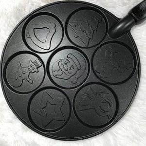 NWOT Nordic Ware Holiday Non-Stick Pancake Pan